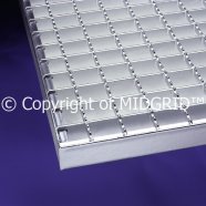 pressed gratings with serrated transverse bars only